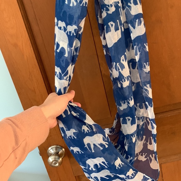 Elephant Loop Scarf - Picture 4 of 4